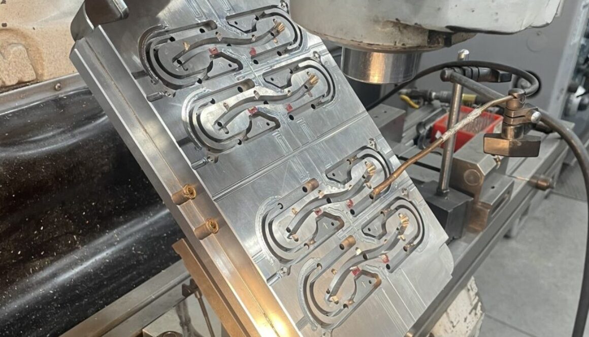 Metal block cavity plate for injection molding-hot runners