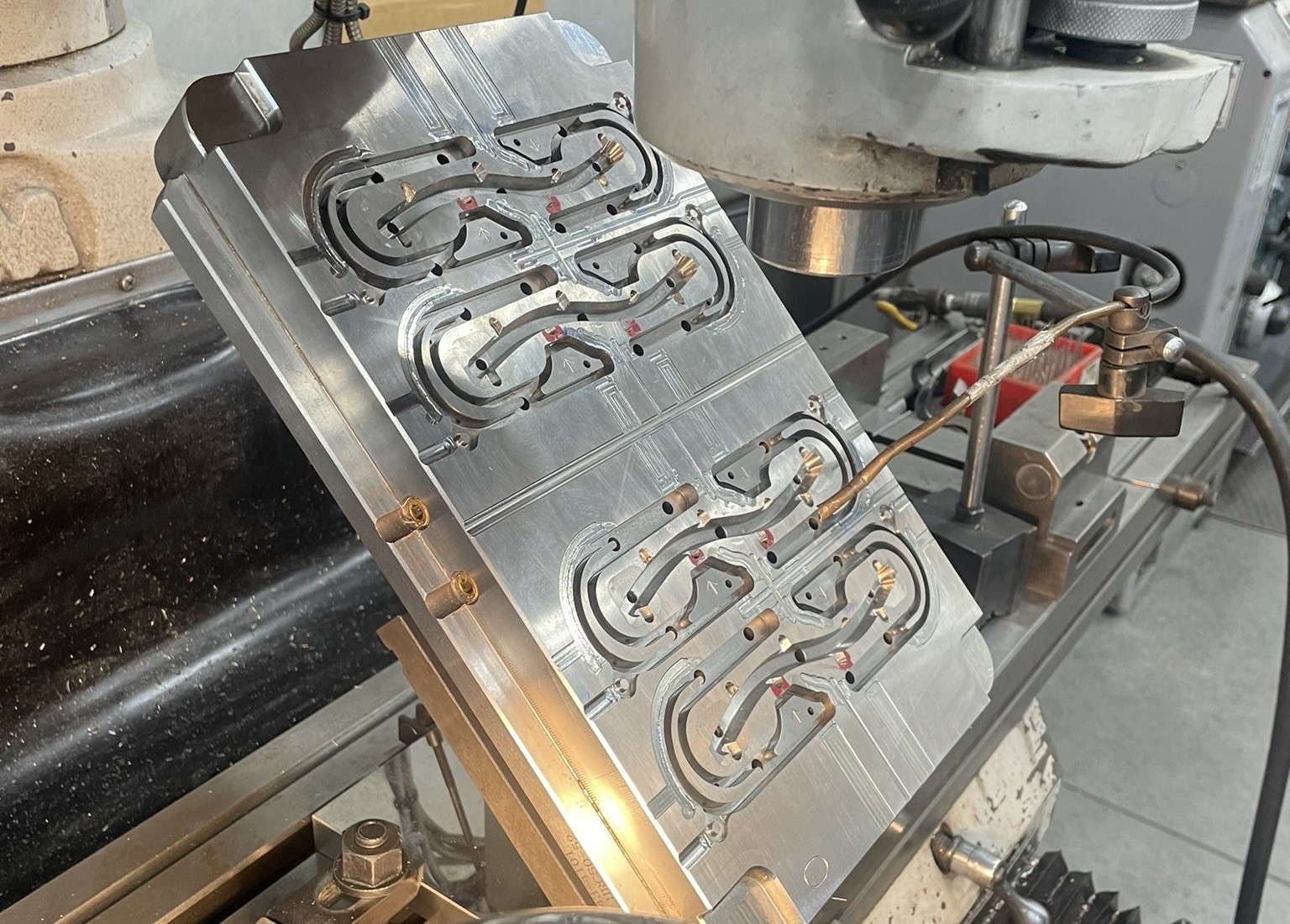 Metal block cavity plate for injection molding-hot runners