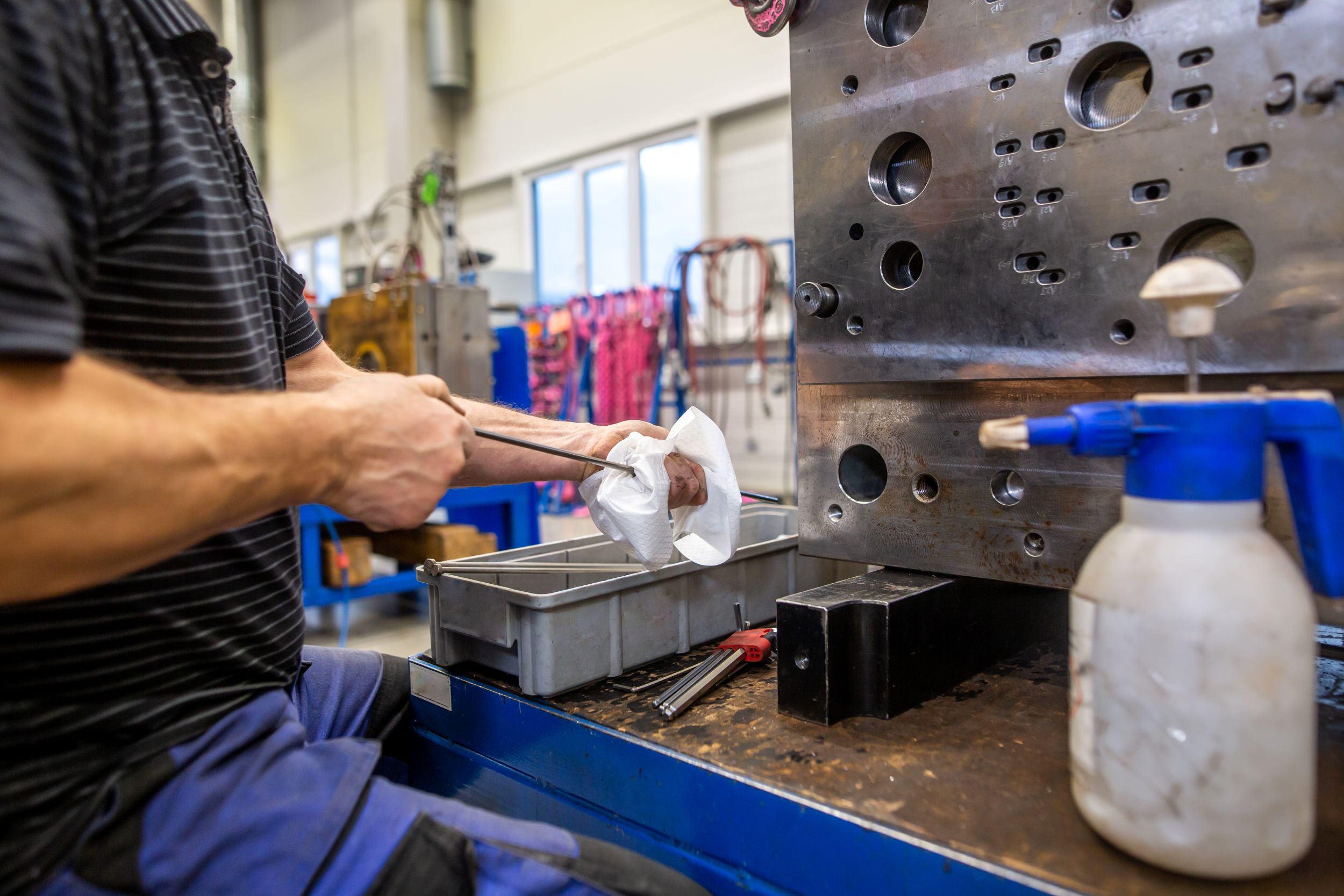 mold-maintenance-on-injection-molding-machine